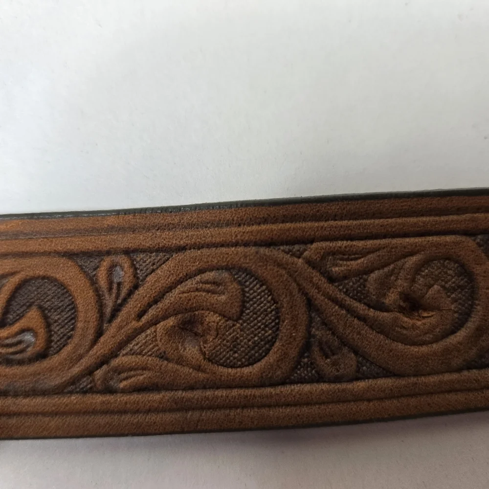 Justin's Women Full Grain Leather Belt With Silver Heart Buckle 34 In *READ**